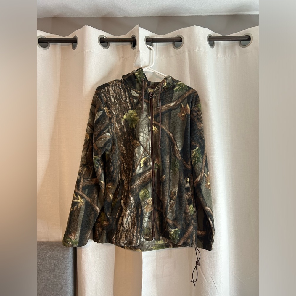 Master sportsman camo zip up, size large